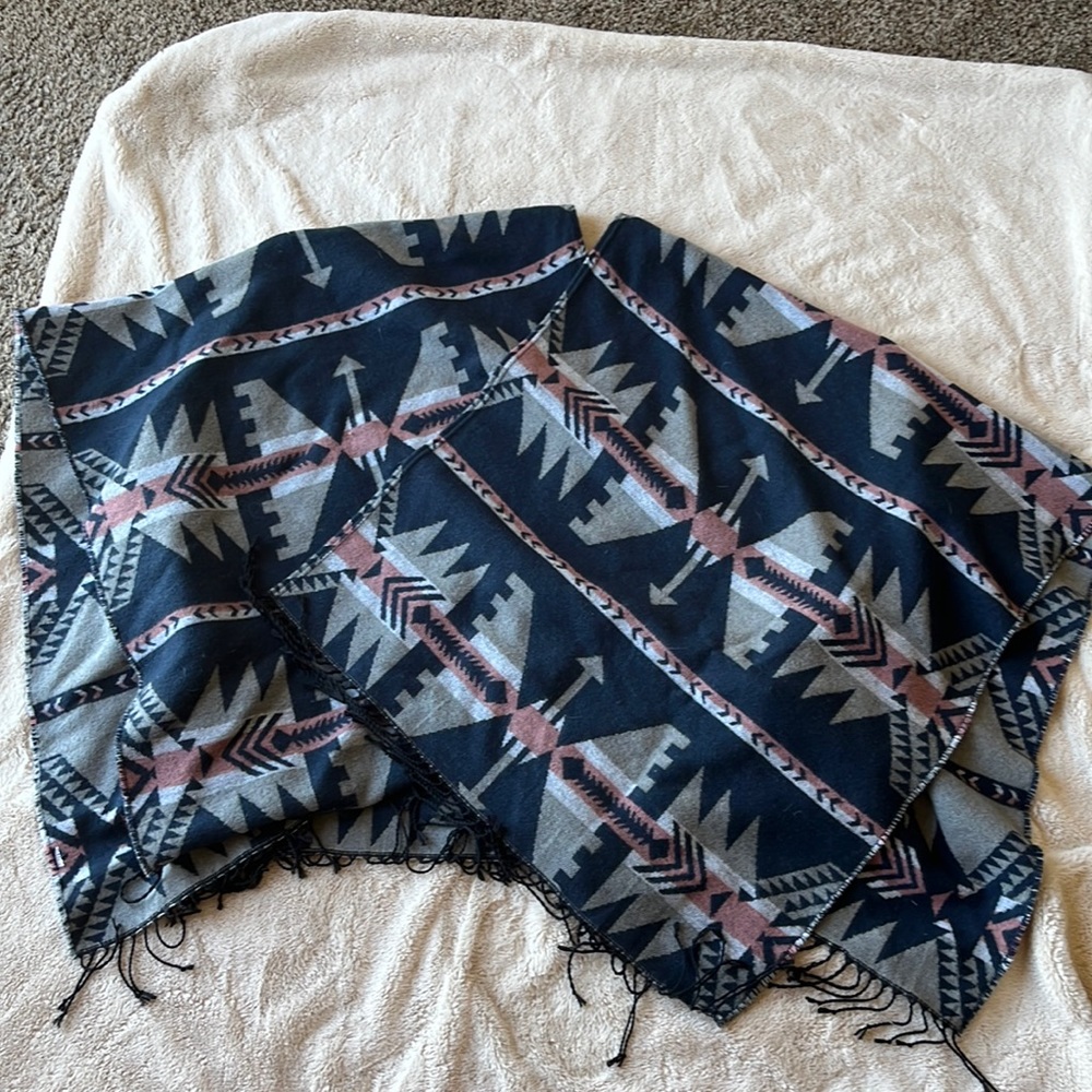 Reverseable Aztec shall/poncho